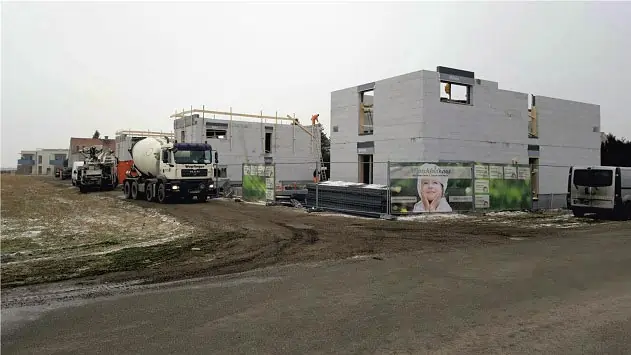 Lieferung von MAGU Wand- und Deckenelementen auf der Baustelle
