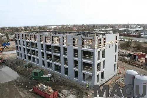Großes Bauprojekt mit ReFORM Betonschalung – effiziente und nachhaltige Betonbauweise für tragende Wände und Dämmung.
