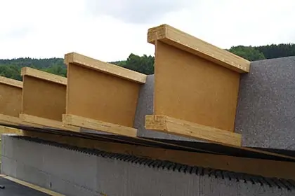 MAGU Leichtbaudecke mit tragenden Holzelementen für energieeffizientes Bausatzhaus ohne Kran montierbar